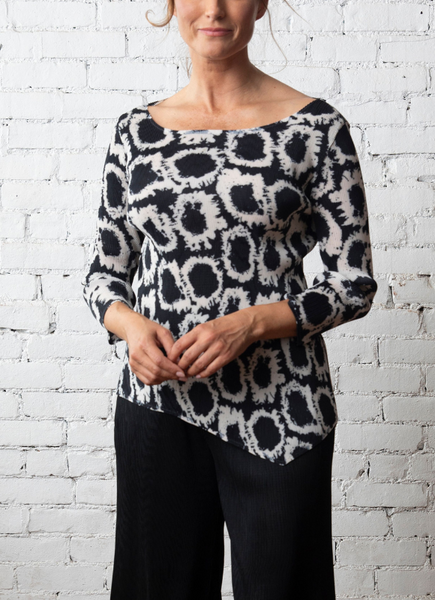 Olivia/Liv, 303105 Angle Circle Pullover, Black